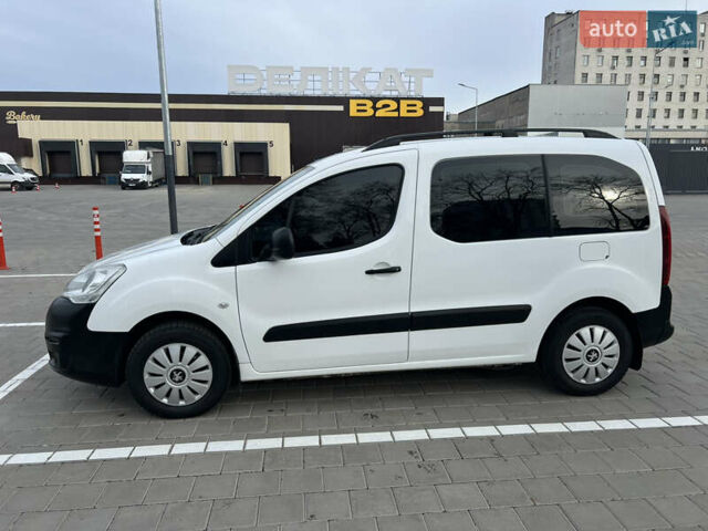 Белый Пежо Partner, объемом двигателя 1.56 л и пробегом 200 тыс. км за 8999 $, фото 1 на Automoto.ua