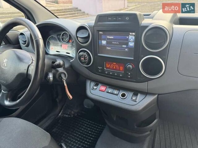 Белый Пежо Partner, объемом двигателя 0 л и пробегом 126 тыс. км за 8790 $, фото 17 на Automoto.ua