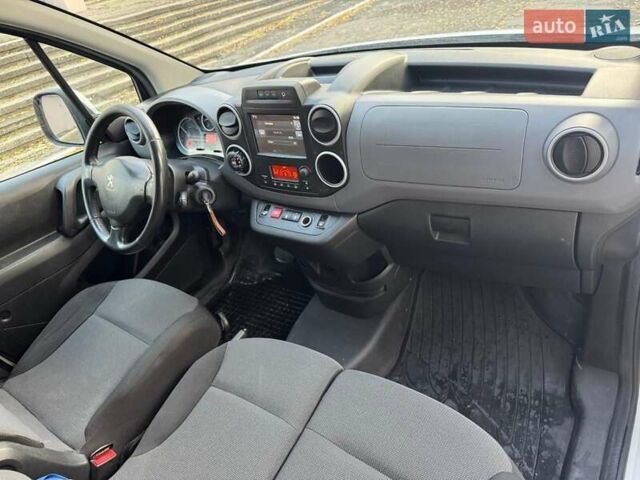 Белый Пежо Partner, объемом двигателя 0 л и пробегом 126 тыс. км за 8790 $, фото 16 на Automoto.ua