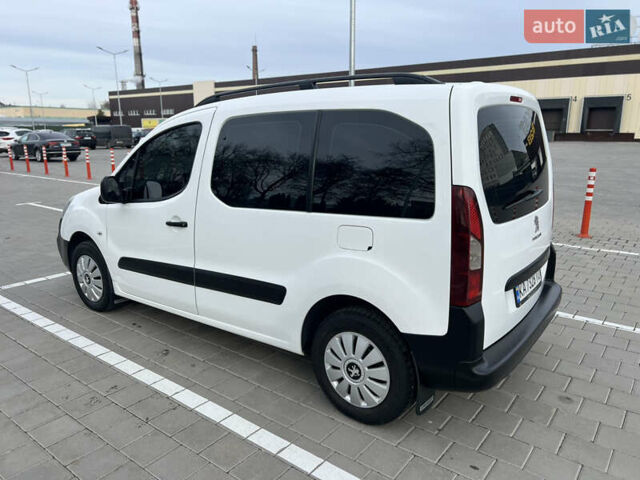 Белый Пежо Partner, объемом двигателя 1.56 л и пробегом 200 тыс. км за 8999 $, фото 2 на Automoto.ua