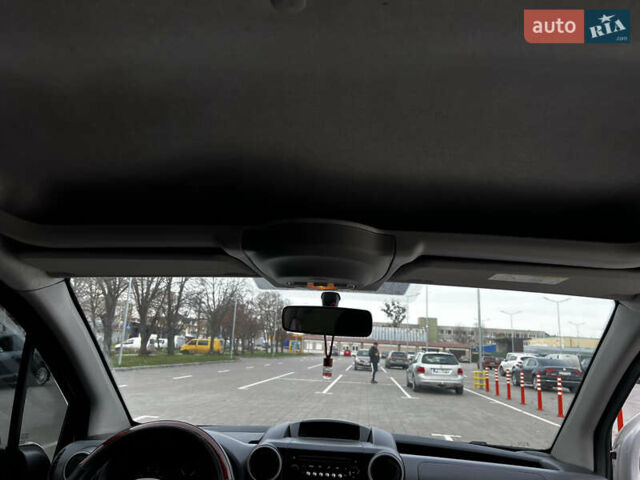 Белый Пежо Partner, объемом двигателя 1.56 л и пробегом 200 тыс. км за 8999 $, фото 14 на Automoto.ua