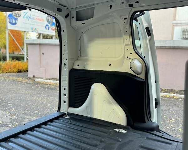 Белый Пежо Partner, объемом двигателя 0 л и пробегом 126 тыс. км за 8790 $, фото 19 на Automoto.ua