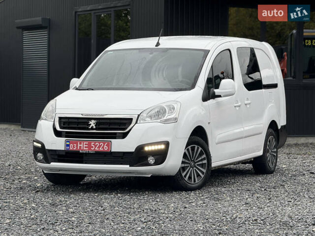 Белый Пежо Partner, объемом двигателя 0 л и пробегом 112 тыс. км за 9450 $, фото 2 на Automoto.ua