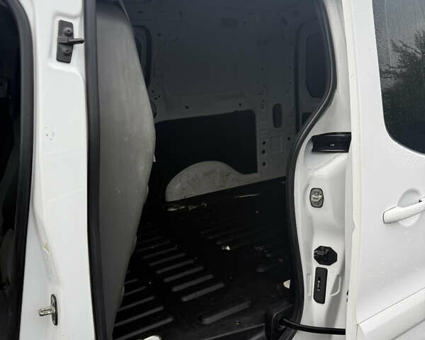 Белый Пежо Partner, объемом двигателя 0 л и пробегом 112 тыс. км за 9450 $, фото 29 на Automoto.ua