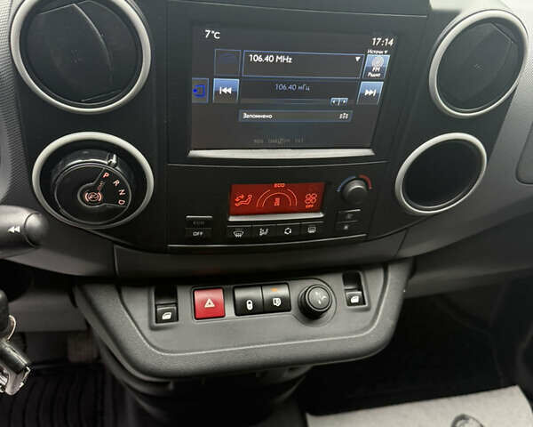 Белый Пежо Partner, объемом двигателя 0 л и пробегом 112 тыс. км за 9450 $, фото 25 на Automoto.ua