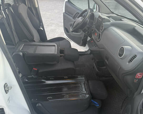 Білий Пежо Partner, об'ємом двигуна 0 л та пробігом 81 тис. км за 12000 $, фото 21 на Automoto.ua