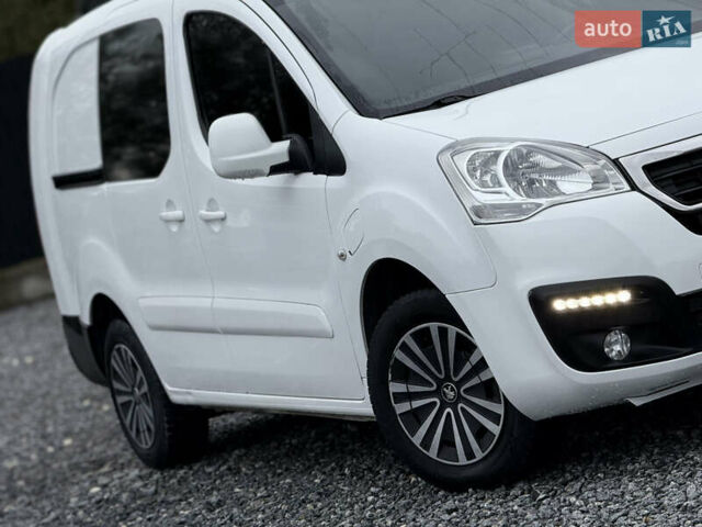 Белый Пежо Partner, объемом двигателя 0 л и пробегом 112 тыс. км за 9450 $, фото 6 на Automoto.ua