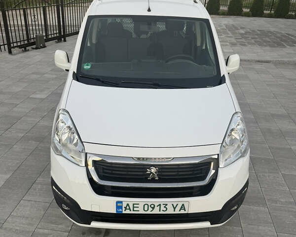 Білий Пежо Partner, об'ємом двигуна 0 л та пробігом 81 тис. км за 12000 $, фото 7 на Automoto.ua