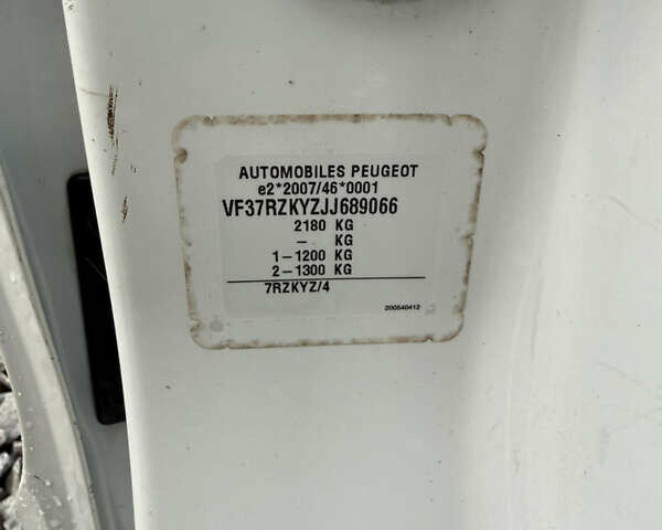Белый Пежо Partner, объемом двигателя 0 л и пробегом 112 тыс. км за 9450 $, фото 31 на Automoto.ua