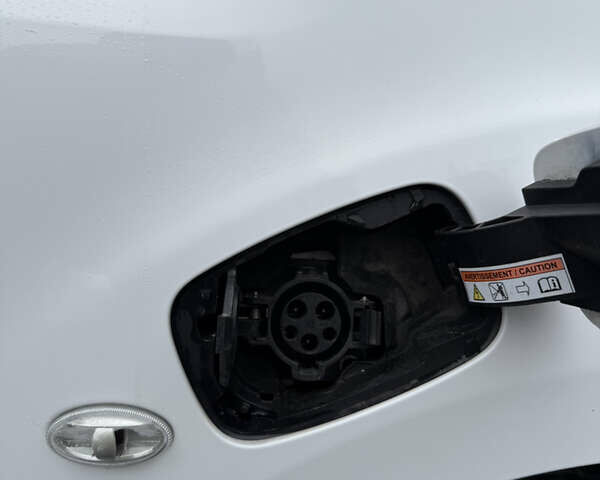 Белый Пежо Partner, объемом двигателя 0 л и пробегом 112 тыс. км за 9450 $, фото 16 на Automoto.ua
