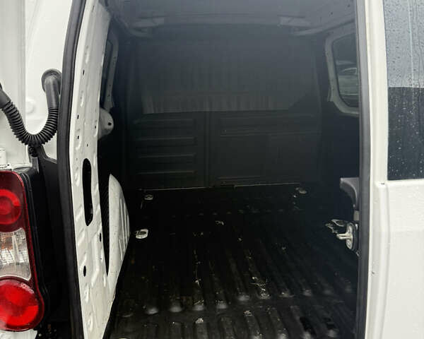 Белый Пежо Partner, объемом двигателя 0 л и пробегом 112 тыс. км за 9450 $, фото 30 на Automoto.ua