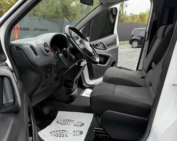 Белый Пежо Partner, объемом двигателя 0 л и пробегом 112 тыс. км за 9450 $, фото 18 на Automoto.ua