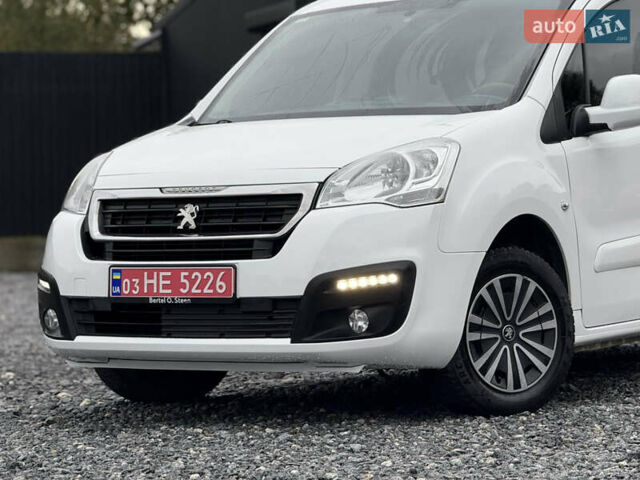 Белый Пежо Partner, объемом двигателя 0 л и пробегом 112 тыс. км за 9450 $, фото 3 на Automoto.ua