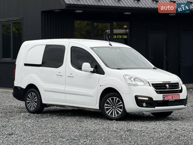Белый Пежо Partner, объемом двигателя 0 л и пробегом 112 тыс. км за 9450 $, фото 8 на Automoto.ua