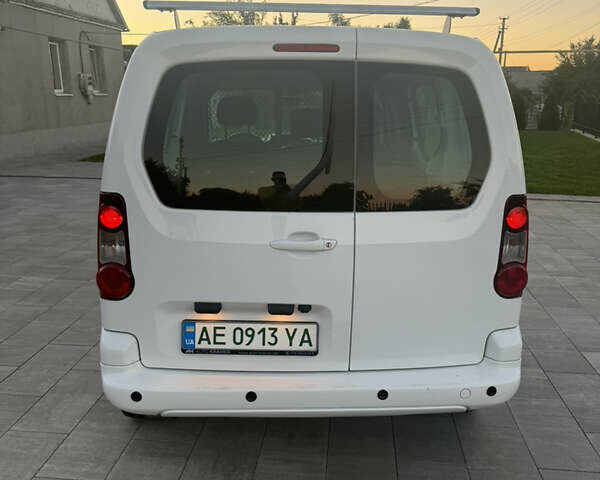 Білий Пежо Partner, об'ємом двигуна 0 л та пробігом 81 тис. км за 12000 $, фото 4 на Automoto.ua