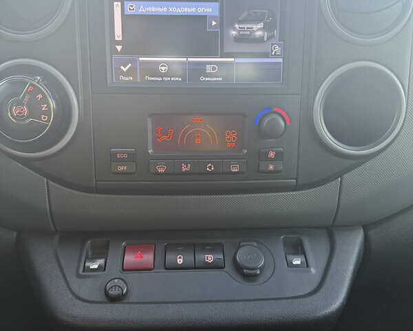 Білий Пежо Partner, об'ємом двигуна 0 л та пробігом 81 тис. км за 12000 $, фото 9 на Automoto.ua