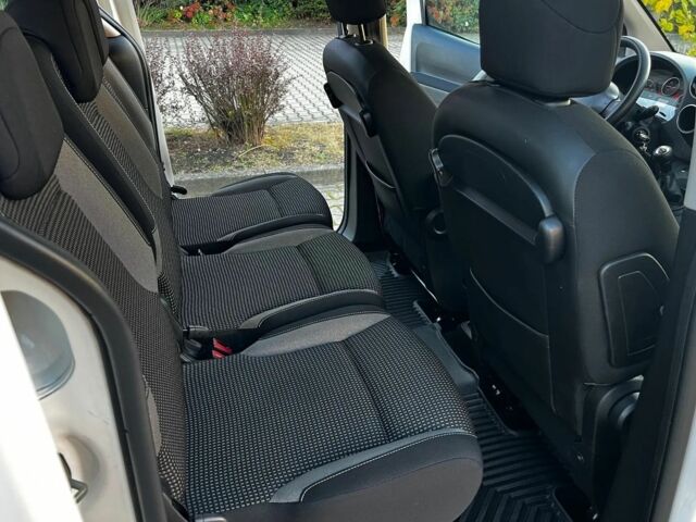 Белый Пежо Partner, объемом двигателя 1.6 л и пробегом 140 тыс. км за 7000 $, фото 18 на Automoto.ua