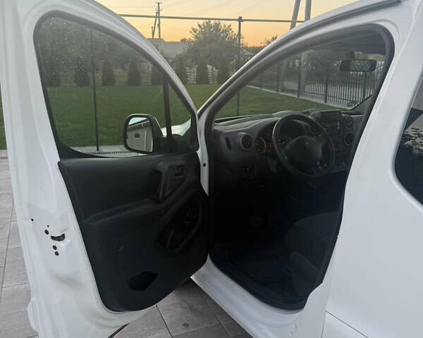 Білий Пежо Partner, об'ємом двигуна 0 л та пробігом 81 тис. км за 12000 $, фото 15 на Automoto.ua