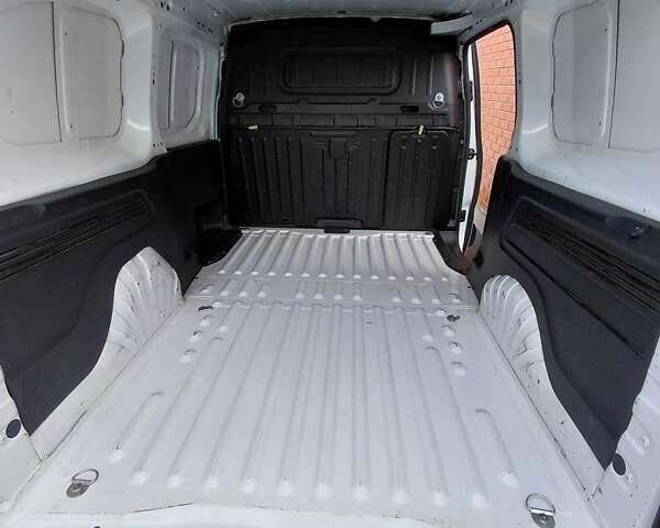 Білий Пежо Partner, об'ємом двигуна 1.6 л та пробігом 178 тис. км за 13950 $, фото 11 на Automoto.ua