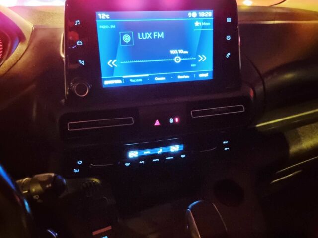 Белый Пежо Partner, объемом двигателя 1.6 л и пробегом 170 тыс. км за 16000 $, фото 1 на Automoto.ua