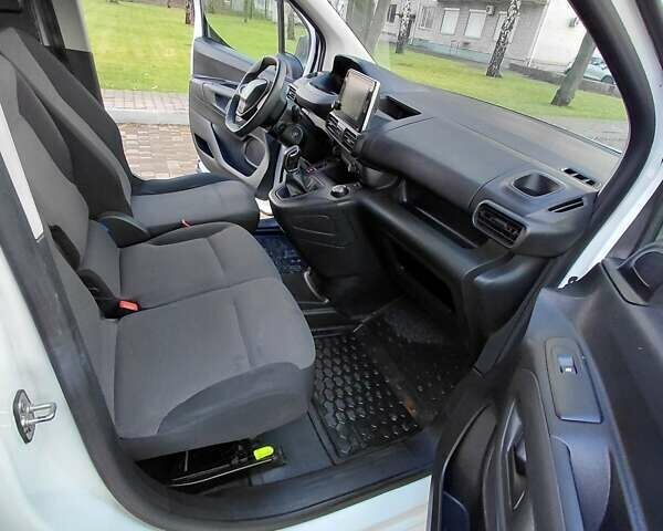 Білий Пежо Partner, об'ємом двигуна 1.6 л та пробігом 178 тис. км за 13950 $, фото 10 на Automoto.ua