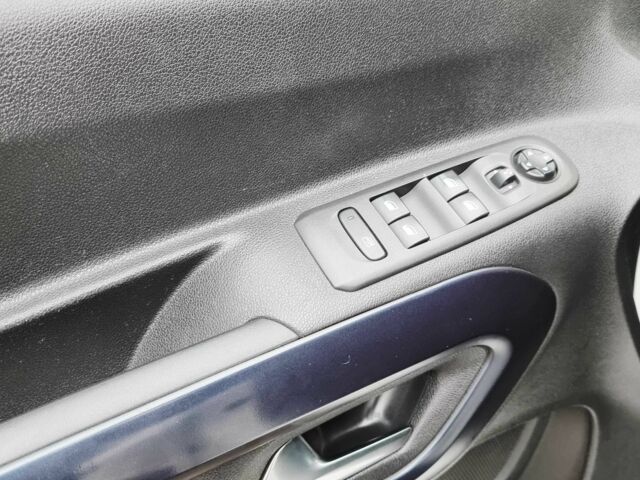 Белый Пежо Partner, объемом двигателя 1.6 л и пробегом 170 тыс. км за 16000 $, фото 5 на Automoto.ua