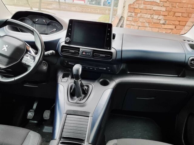 Білий Пежо Partner, об'ємом двигуна 1.6 л та пробігом 170 тис. км за 15900 $, фото 11 на Automoto.ua