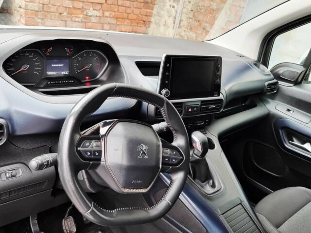 Белый Пежо Partner, объемом двигателя 1.6 л и пробегом 170 тыс. км за 16000 $, фото 3 на Automoto.ua