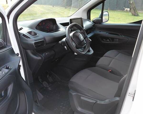 Білий Пежо Partner, об'ємом двигуна 1.6 л та пробігом 178 тис. км за 13950 $, фото 3 на Automoto.ua