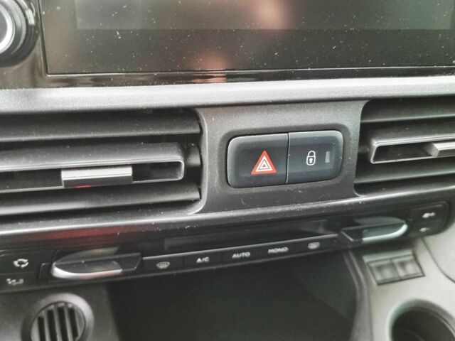 Белый Пежо Partner, объемом двигателя 1.6 л и пробегом 170 тыс. км за 16000 $, фото 4 на Automoto.ua