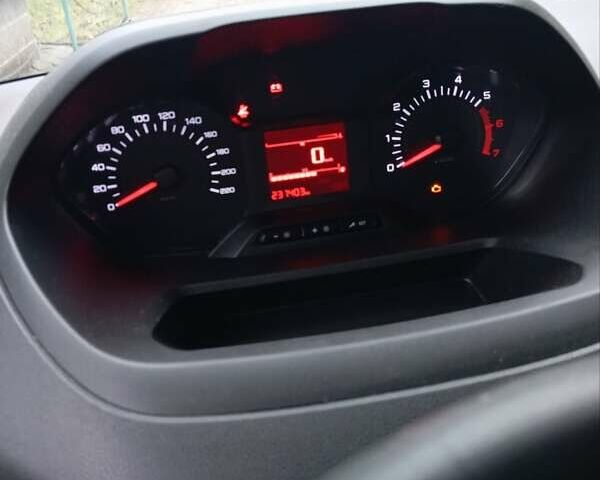 Білий Пежо Partner, об'ємом двигуна 1.5 л та пробігом 230 тис. км за 15900 $, фото 3 на Automoto.ua