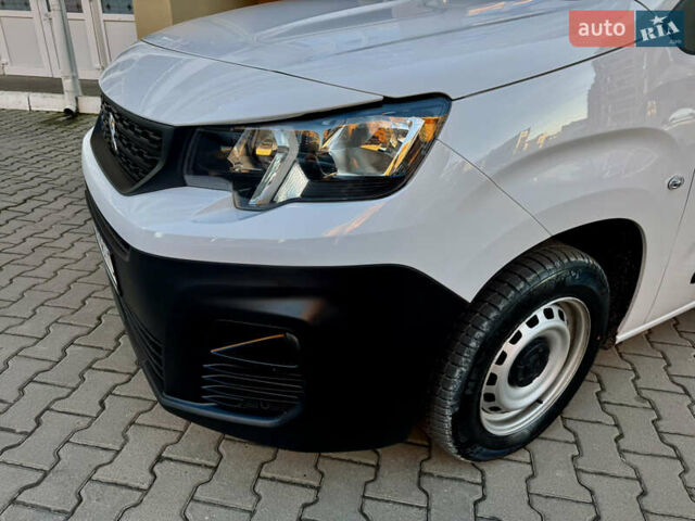 Белый Пежо Partner, объемом двигателя 1.5 л и пробегом 181 тыс. км за 13800 $, фото 11 на Automoto.ua