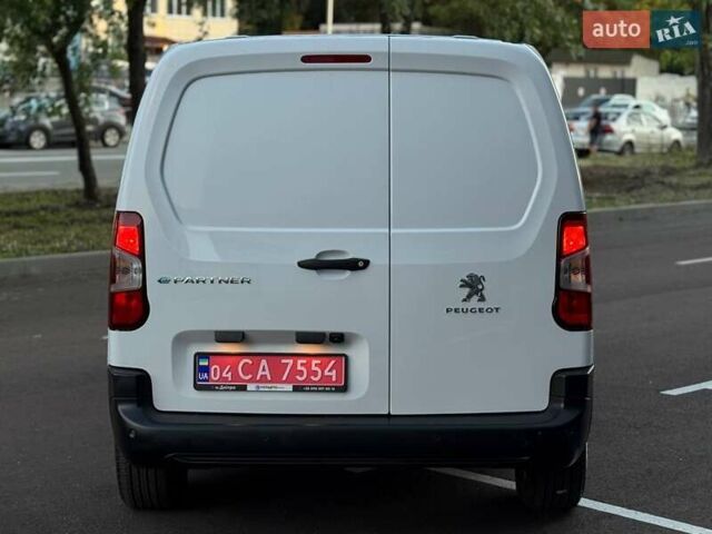 Белый Пежо Partner, объемом двигателя 0 л и пробегом 1 тыс. км за 23256 $, фото 7 на Automoto.ua