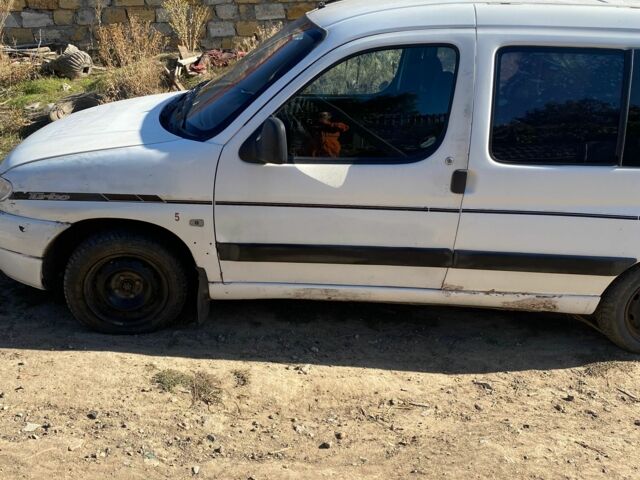 Белый Пежо Partner, объемом двигателя 1.9 л и пробегом 275 тыс. км за 2500 $, фото 1 на Automoto.ua