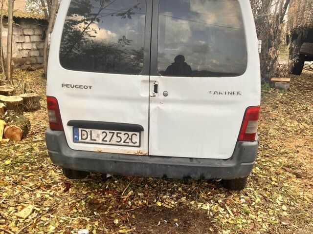 Белый Пежо Partner, объемом двигателя 1.9 л и пробегом 350 тыс. км за 478 $, фото 1 на Automoto.ua