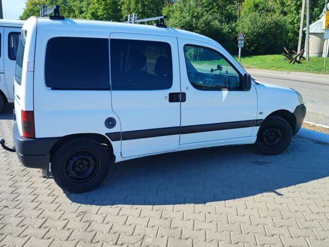 Белый Пежо Partner, объемом двигателя 1.9 л и пробегом 397 тыс. км за 2900 $, фото 1 на Automoto.ua