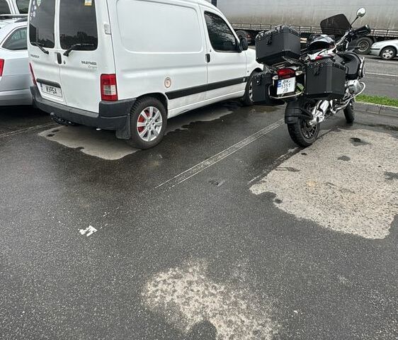 Белый Пежо Partner, объемом двигателя 1.6 л и пробегом 280 тыс. км за 3500 $, фото 1 на Automoto.ua