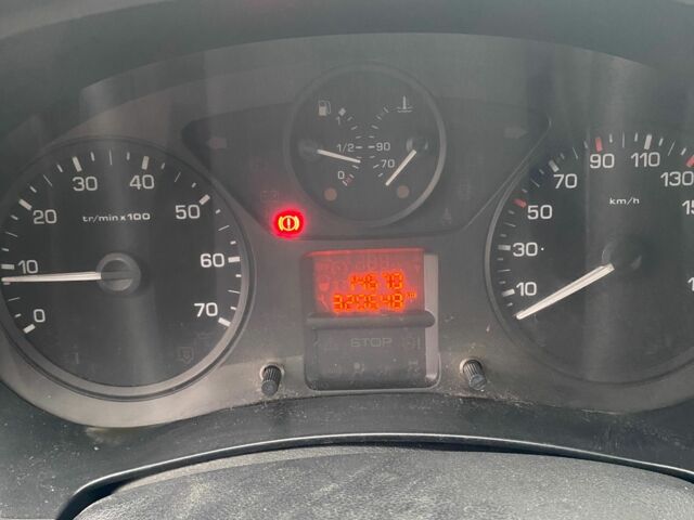 Білий Пежо Partner, об'ємом двигуна 1.6 л та пробігом 320 тис. км за 5393 $, фото 1 на Automoto.ua