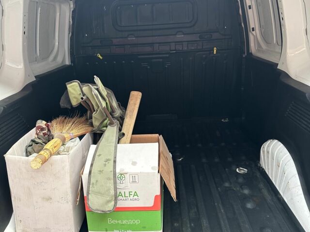 Білий Пежо Partner, об'ємом двигуна 1.6 л та пробігом 160 тис. км за 11874 $, фото 6 на Automoto.ua