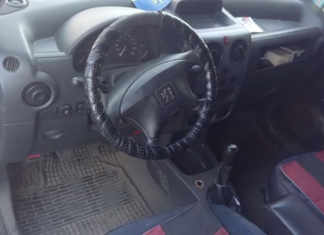 Белый Пежо Partner, объемом двигателя 1.4 л и пробегом 280 тыс. км за 2100 $, фото 12 на Automoto.ua