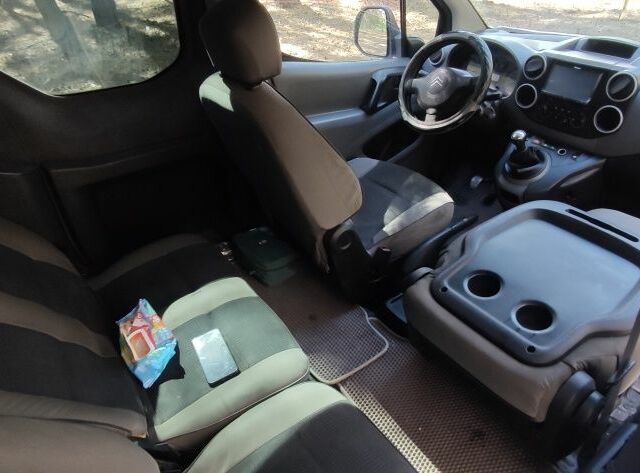 Белый Пежо Partner, объемом двигателя 1.6 л и пробегом 380 тыс. км за 3850 $, фото 5 на Automoto.ua