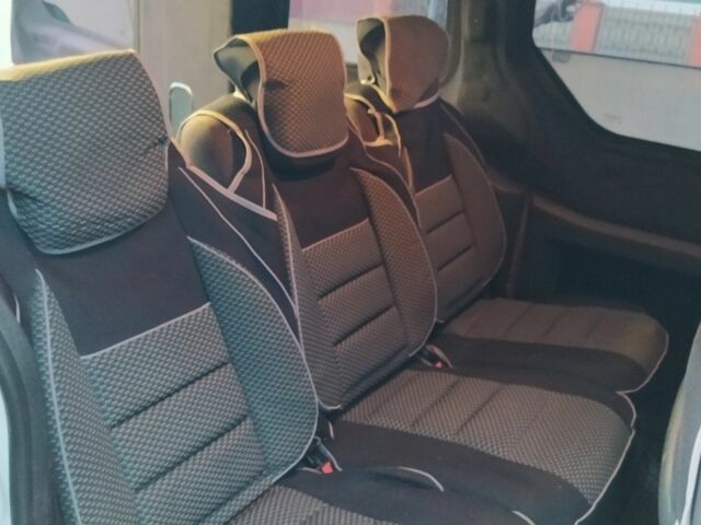 Белый Пежо Partner, объемом двигателя 0 л и пробегом 257 тыс. км за 7111 $, фото 7 на Automoto.ua