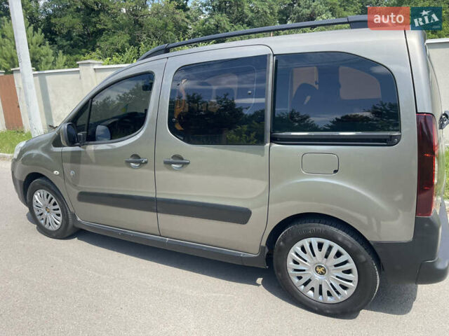 Бежевый Пежо Partner, объемом двигателя 1.6 л и пробегом 250 тыс. км за 9200 $, фото 3 на Automoto.ua