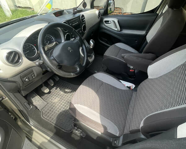 Бежевый Пежо Partner, объемом двигателя 1.6 л и пробегом 250 тыс. км за 9200 $, фото 8 на Automoto.ua