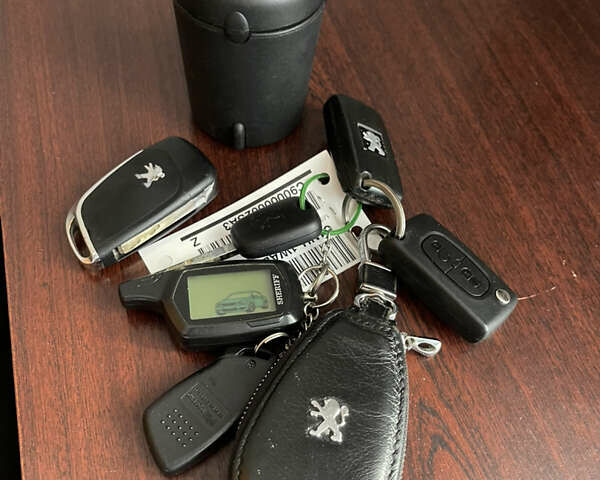 Бежевый Пежо Partner, объемом двигателя 1.6 л и пробегом 250 тыс. км за 9200 $, фото 21 на Automoto.ua