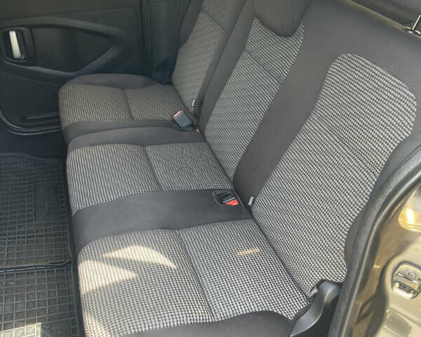 Бежевый Пежо Partner, объемом двигателя 1.6 л и пробегом 250 тыс. км за 9200 $, фото 10 на Automoto.ua