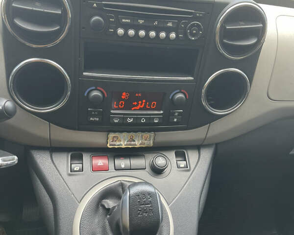 Бежевый Пежо Partner, объемом двигателя 1.6 л и пробегом 250 тыс. км за 9200 $, фото 14 на Automoto.ua