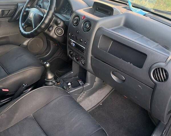 Чорний Пежо Partner, об'ємом двигуна 2 л та пробігом 397 тис. км за 3600 $, фото 4 на Automoto.ua