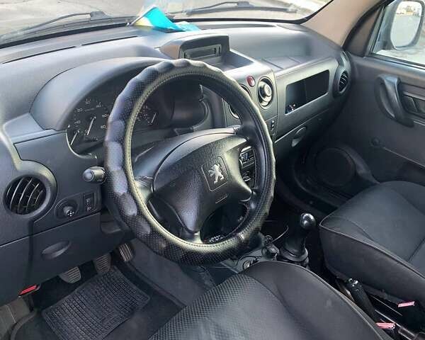 Чорний Пежо Partner, об'ємом двигуна 2 л та пробігом 397 тис. км за 3600 $, фото 12 на Automoto.ua