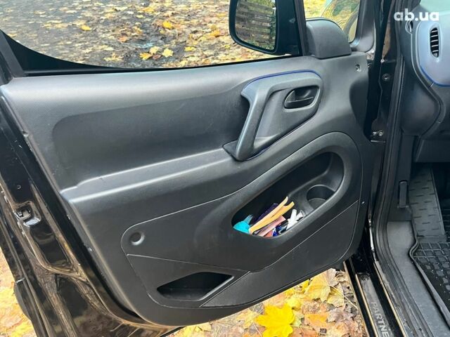 Чорний Пежо Partner, об'ємом двигуна 1.6 л та пробігом 283 тис. км за 7490 $, фото 20 на Automoto.ua